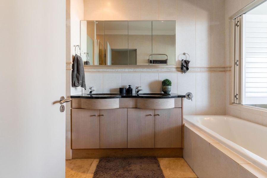 2 Bedroom Property for Sale in Mouille Point Western Cape